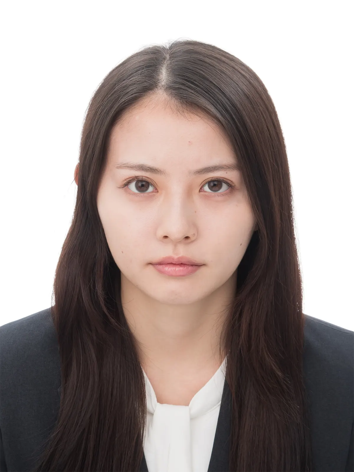 20代前半女性の社員証用証明写真修正のビフォー