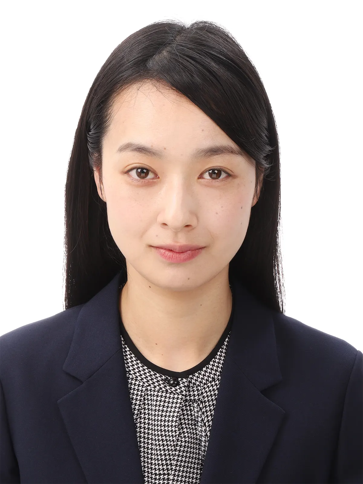 30代前半女性の社員証用証明写真修正のビフォー