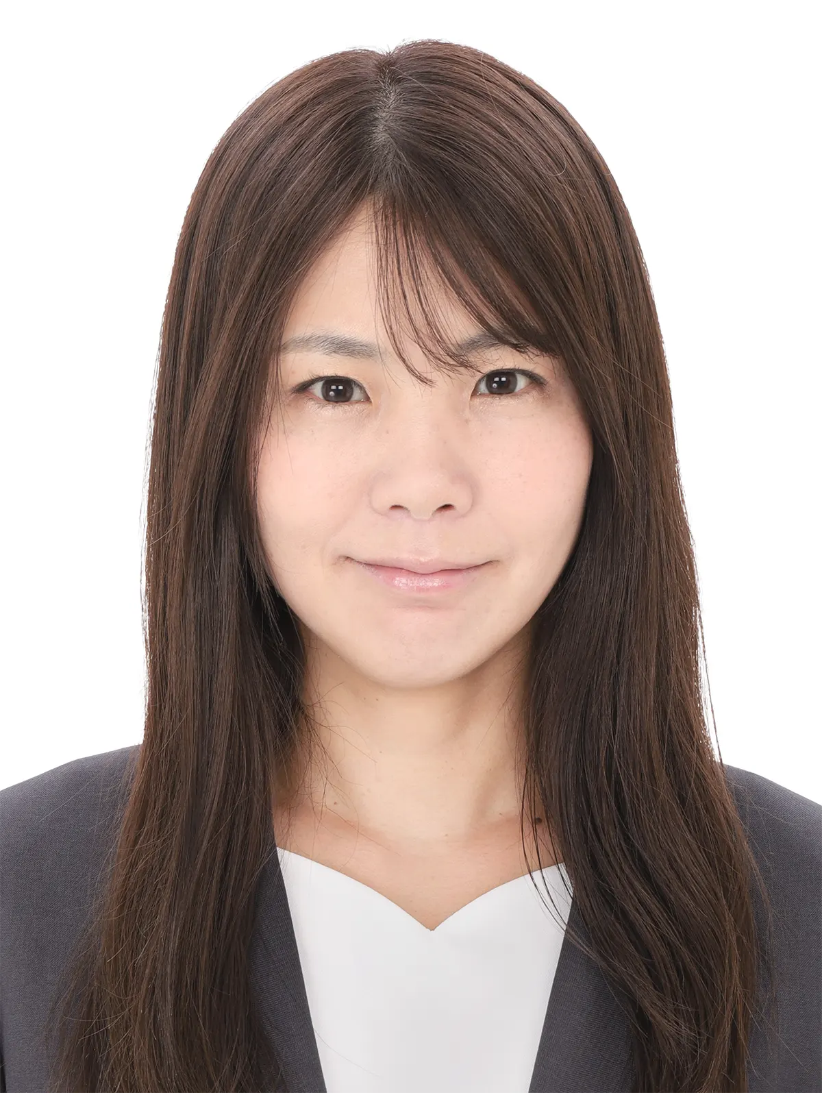30代後半女性の社員証用証明写真修正のビフォー