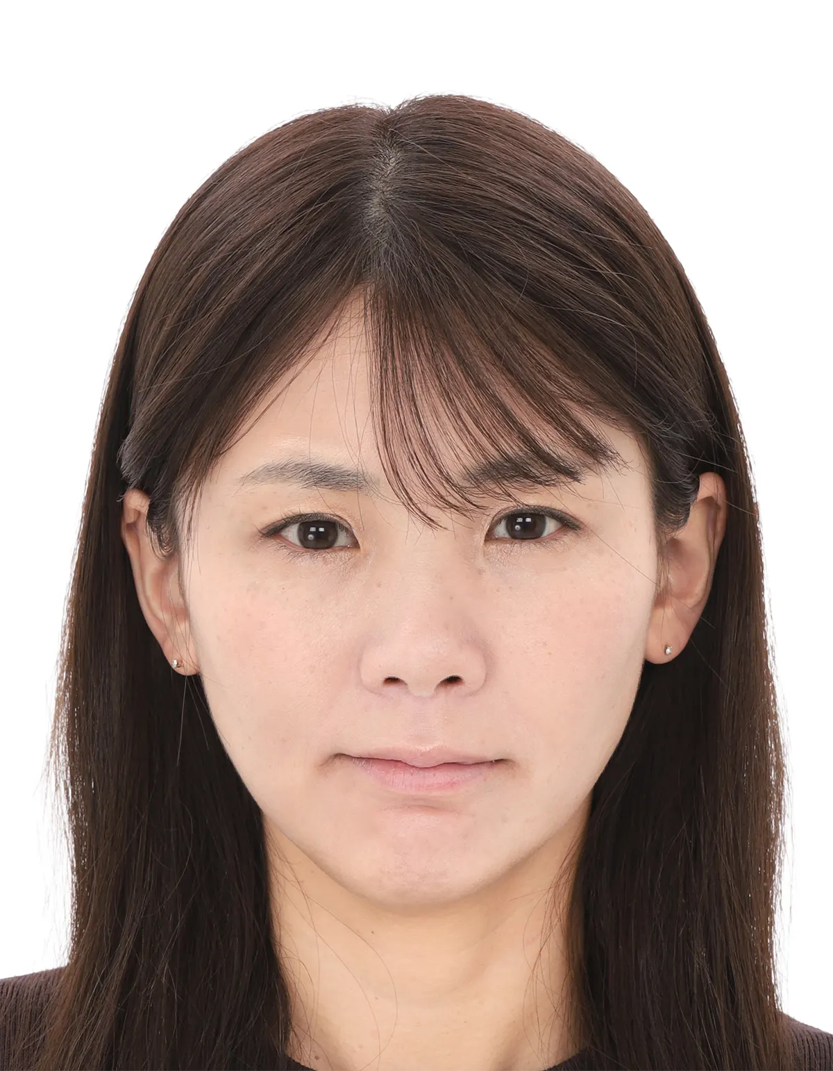 30代後半女性のパスポート用証明写真修正のビフォー