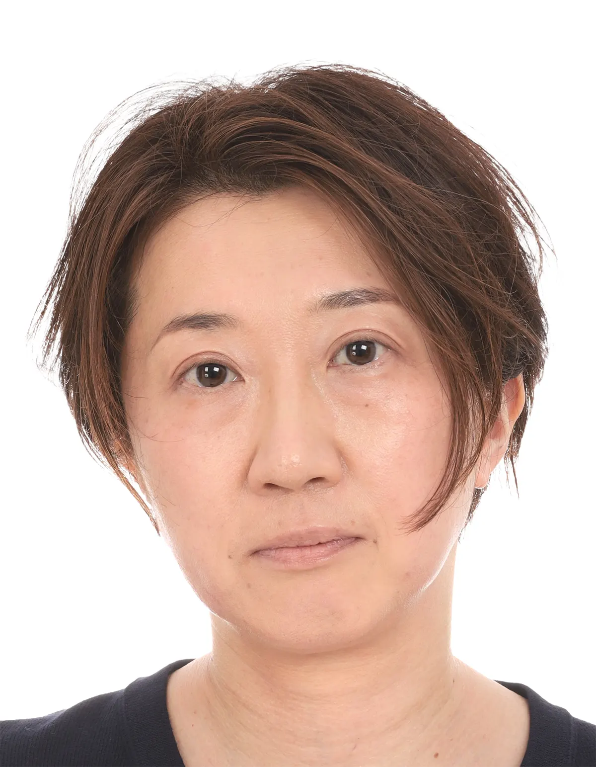 40代後半女性のパスポート用証明写真修正のビフォー
