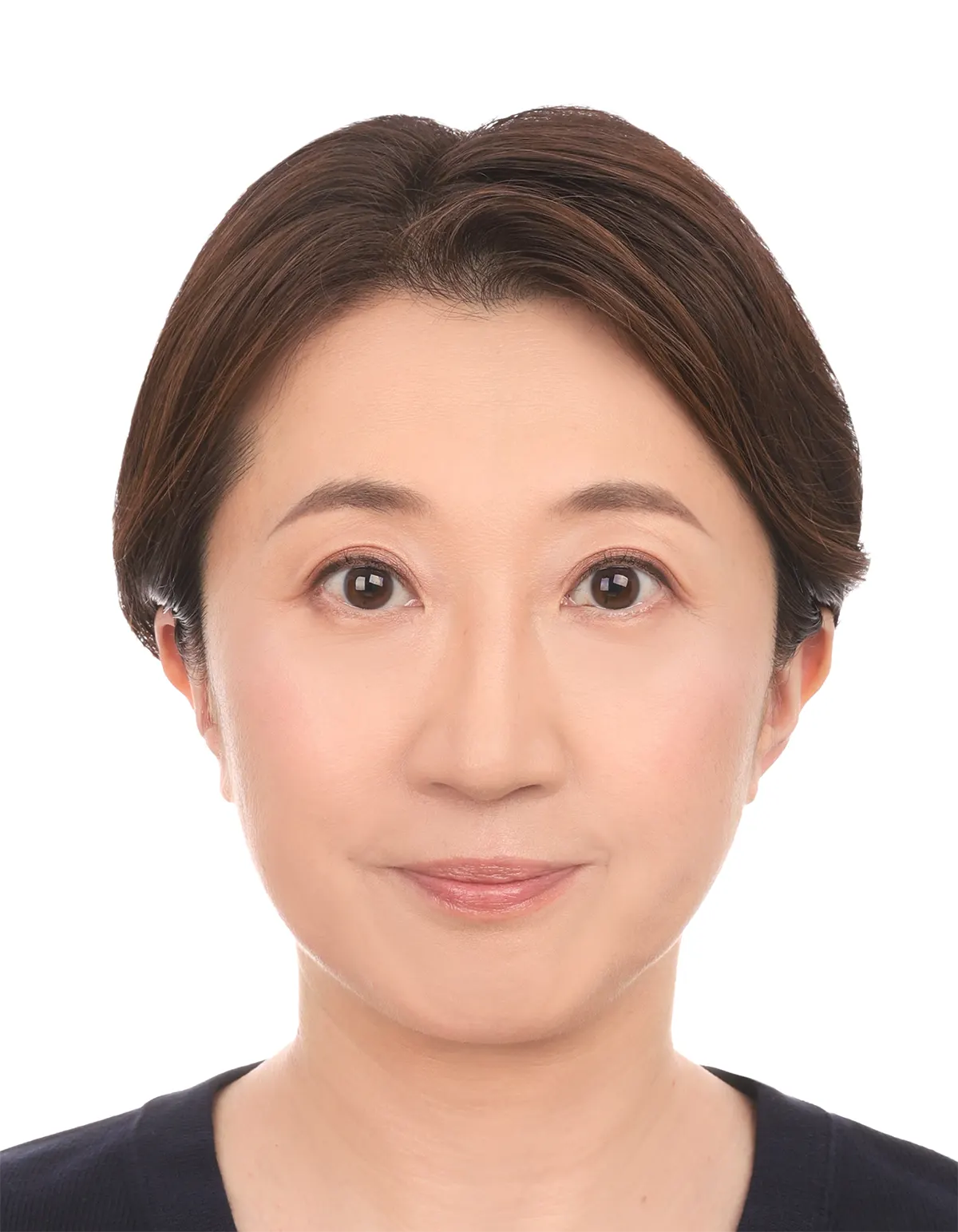 40代後半女性のパスポート証明写真修正のアフター