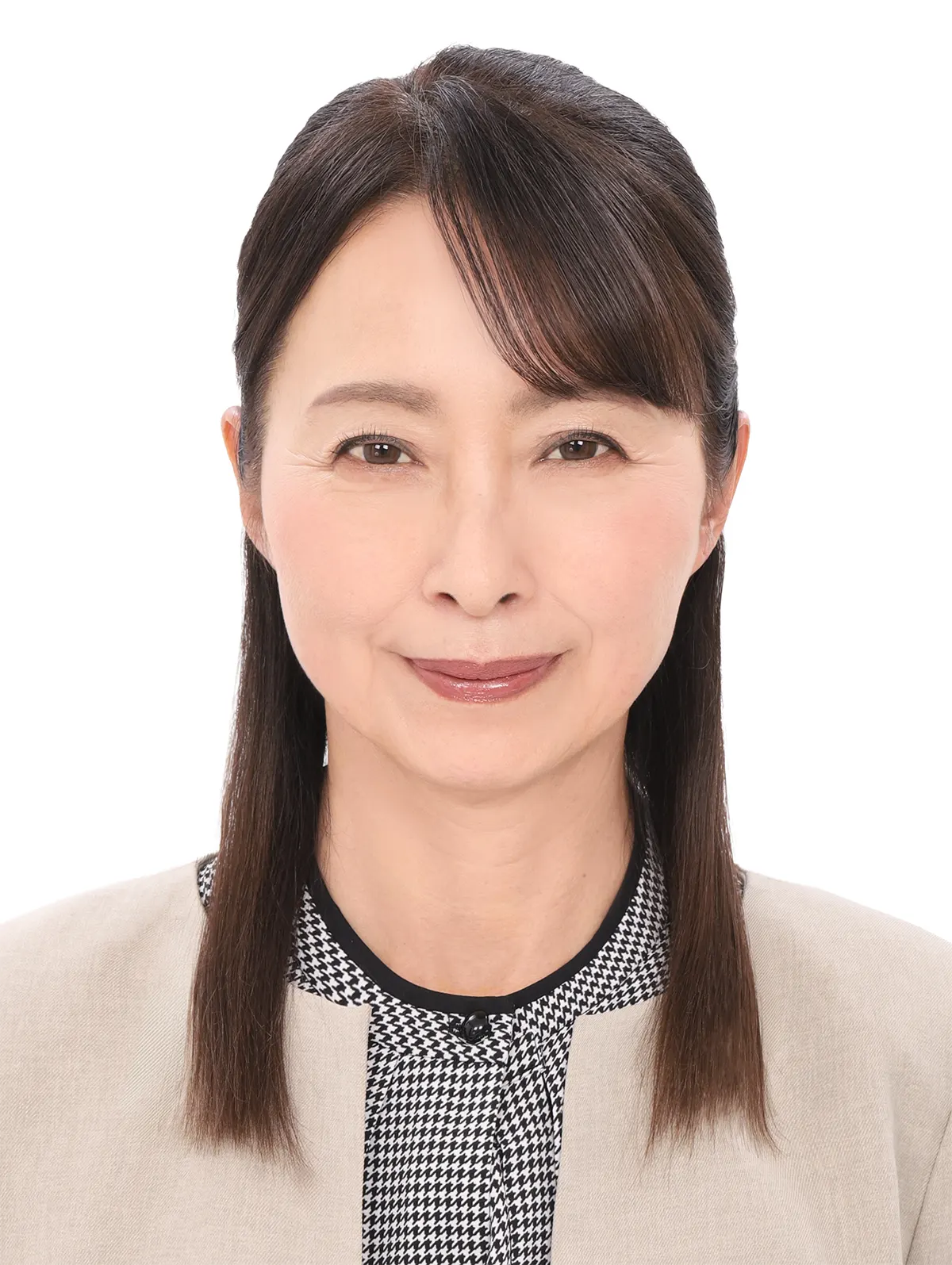 50代前半女性の社員証証明写真修正のアフター