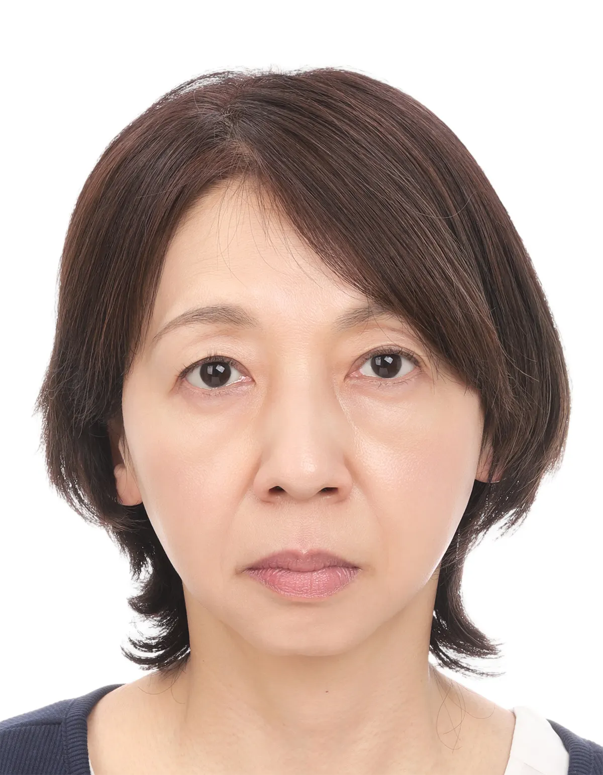 50代後半女性のパスポート用証明写真修正のビフォー