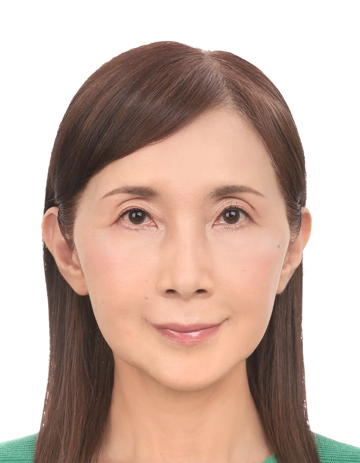 60代女性のパスポート証明写真修正のアフター