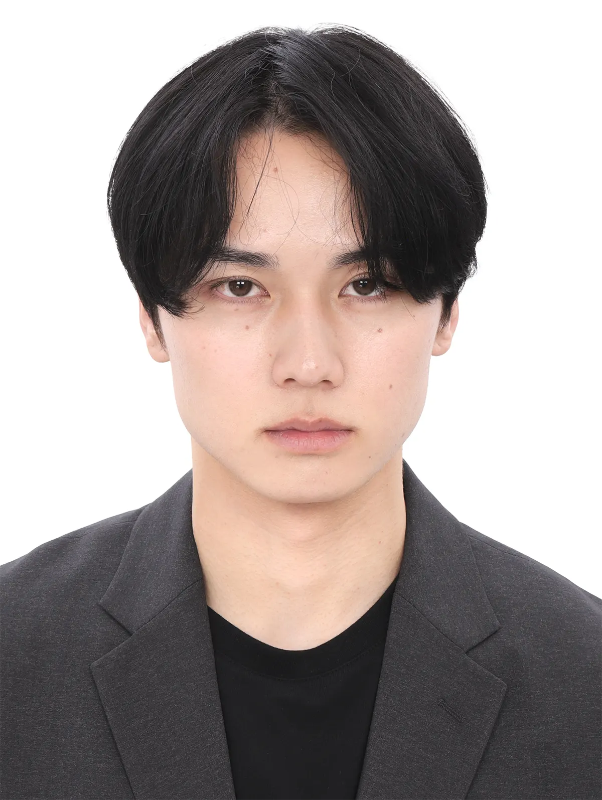 20代前半男性の社員証用証明写真修正のビフォー
