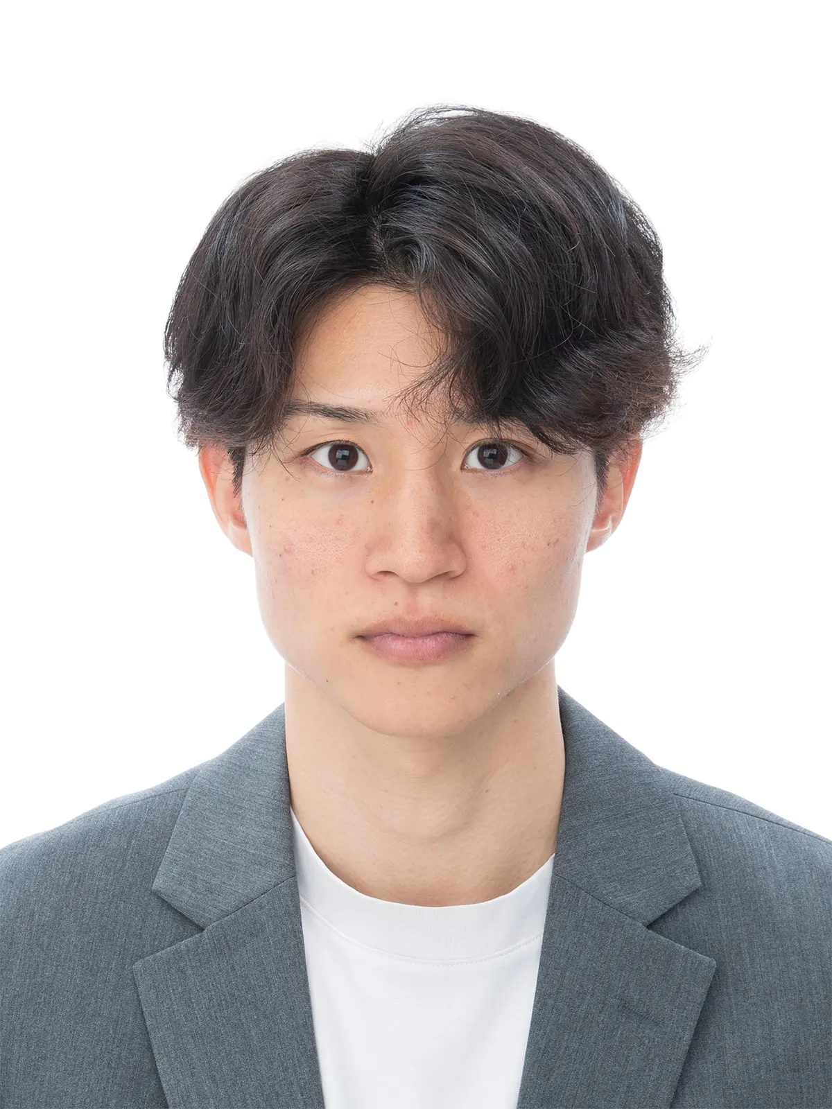 20代後半男性の社員証用証明写真修正のビフォー