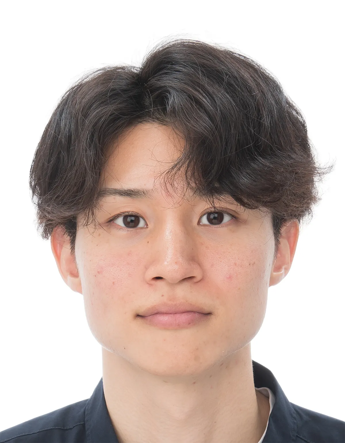 20代後半男性のパスポート用証明写真修正のビフォー