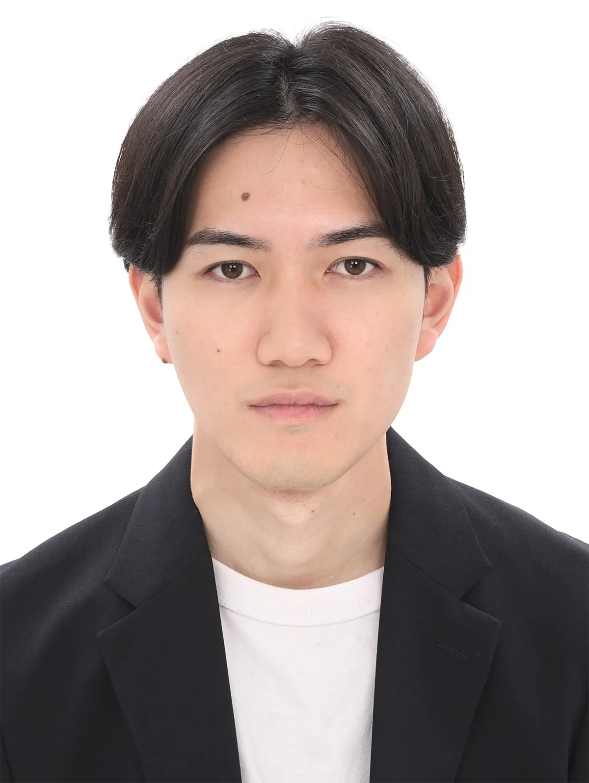 30代前半男性の社員証用証明写真修正のビフォー