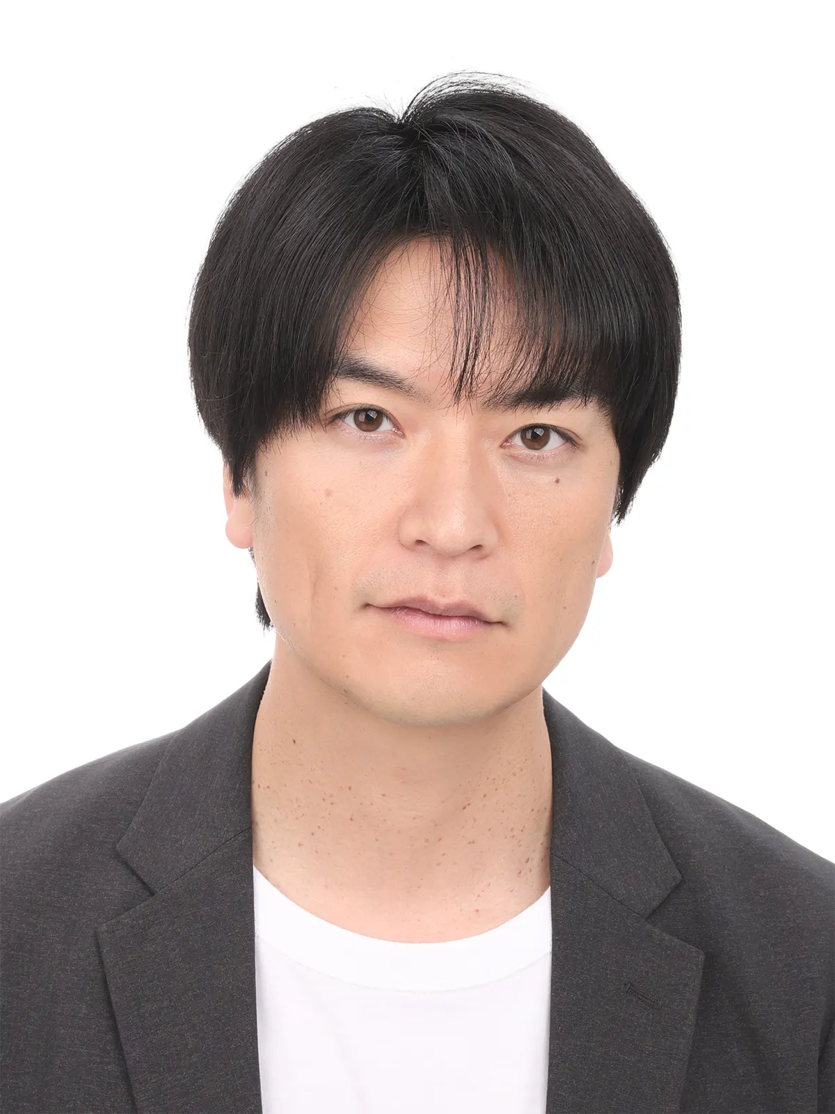30代後半男性の社員証用証明写真修正のビフォー