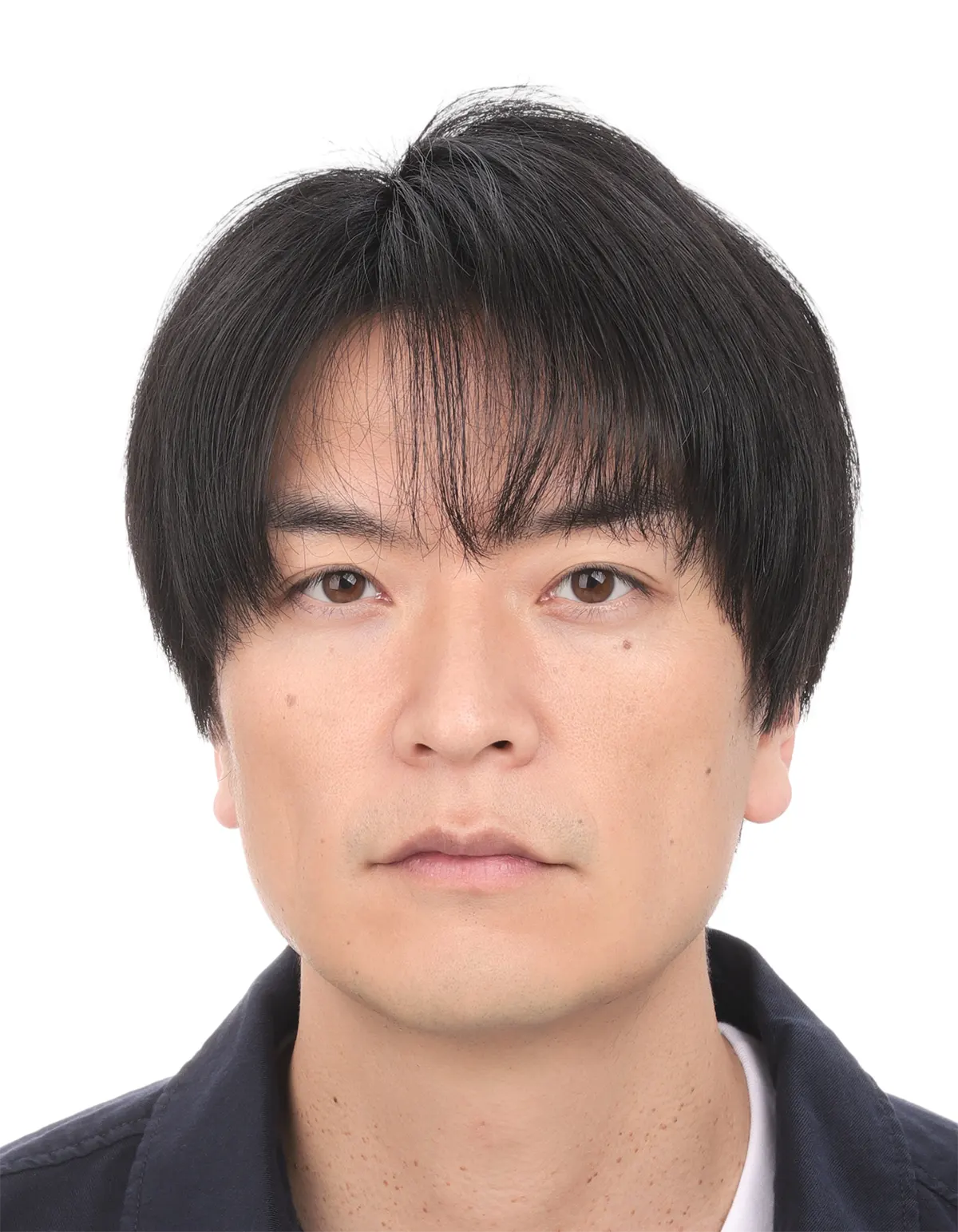 30代後半男性のパスポート用証明写真修正のビフォー