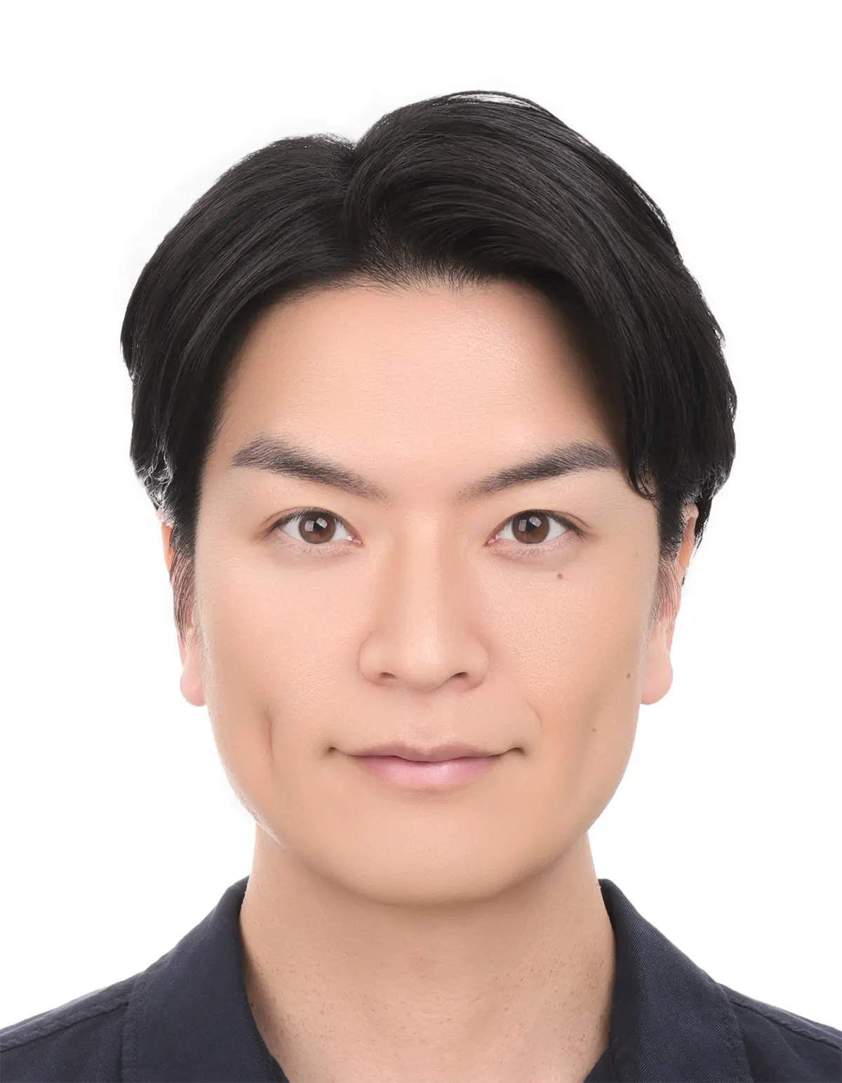 30代後半男性のパスポート証明写真修正のアフター