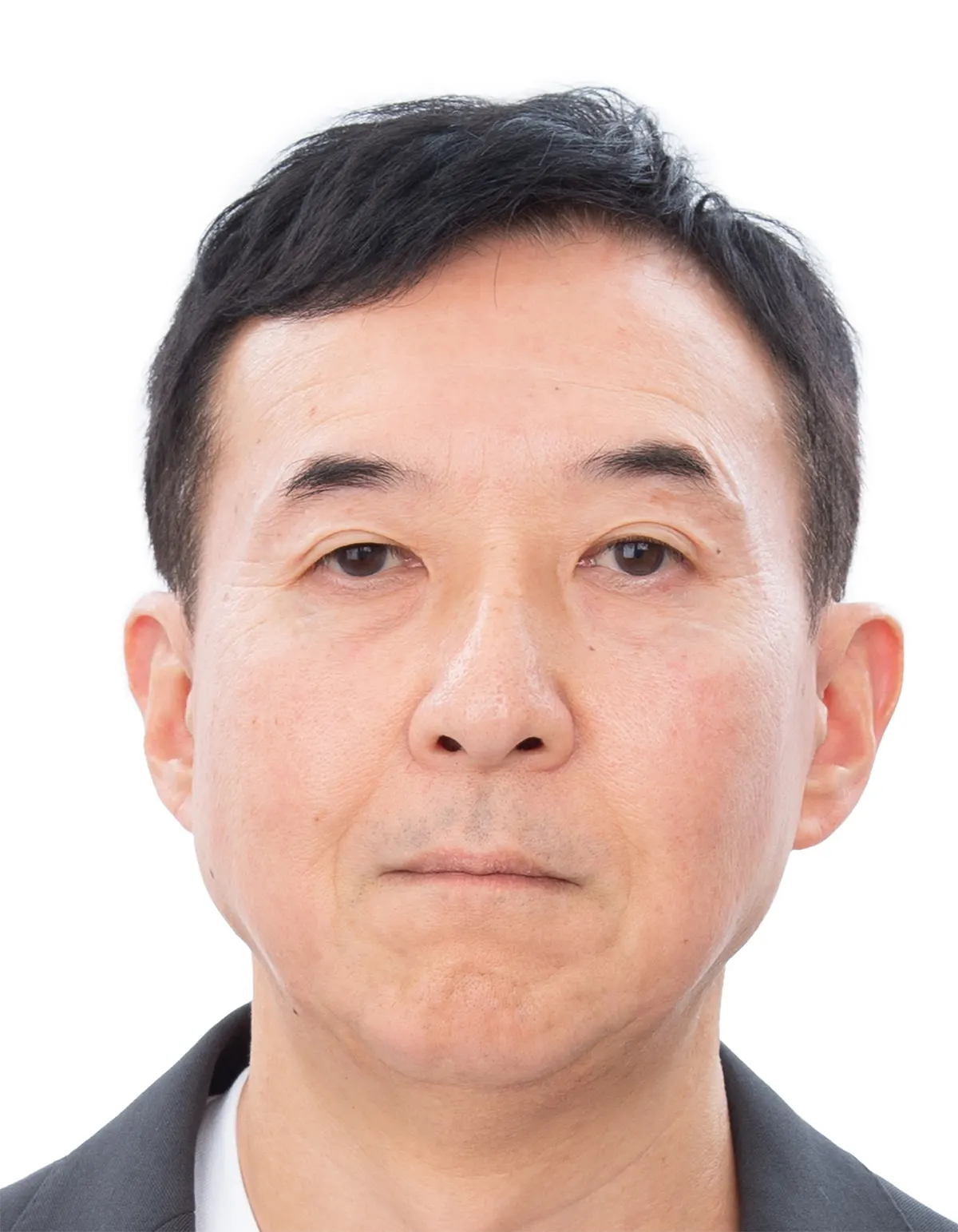 50代前半男性のパスポート用証明写真修正のビフォー