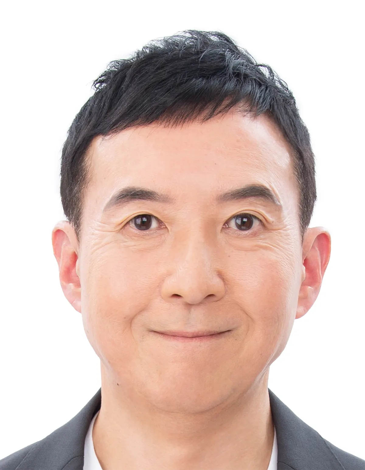 50代前半男性のパスポート証明写真修正のアフター