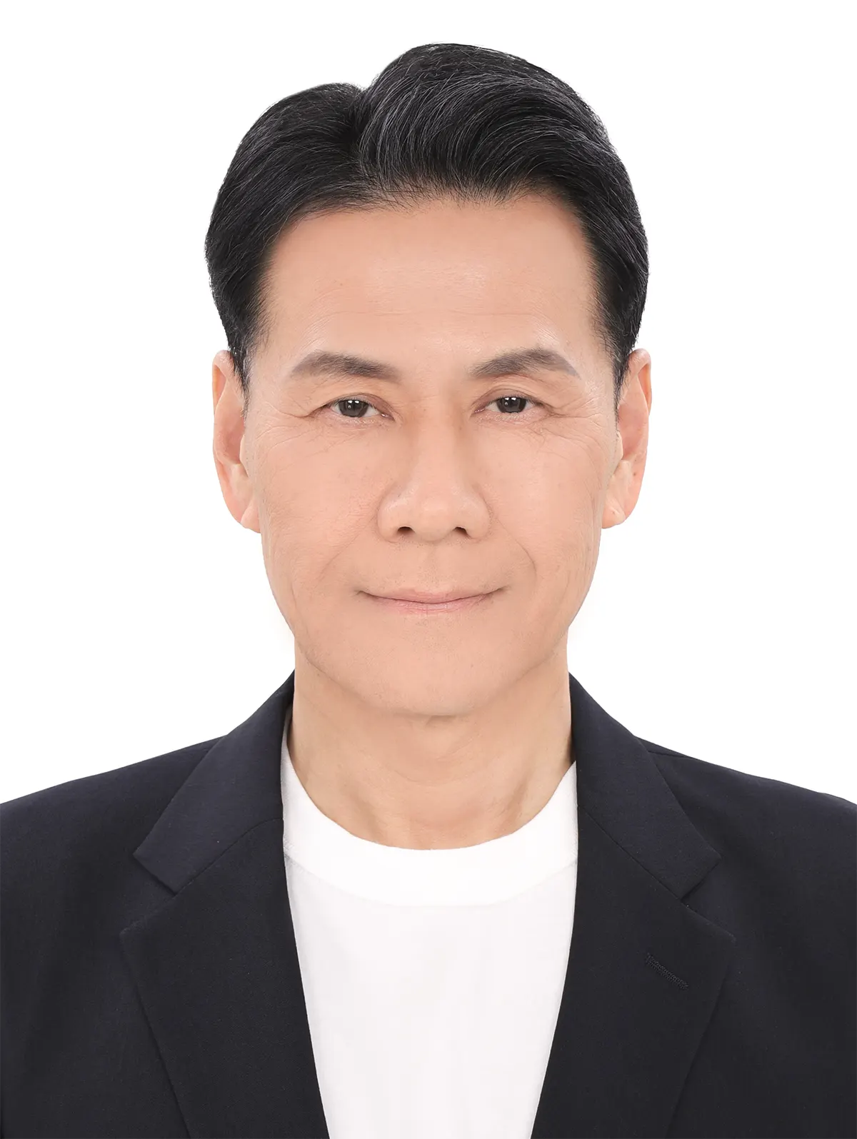 50代後半男性の社員証証明写真修正のアフター