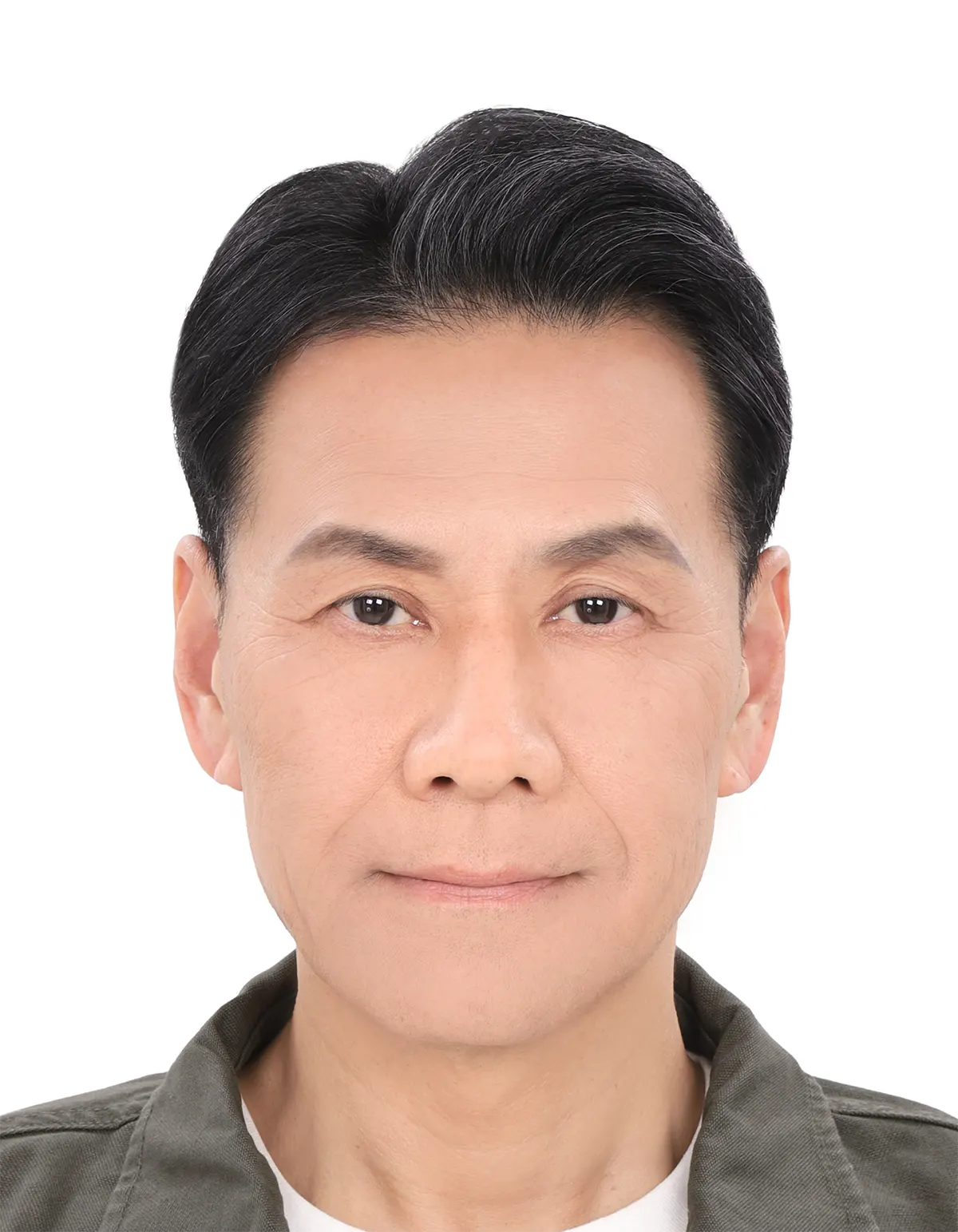 50代後半男性のパスポート証明写真修正のアフター