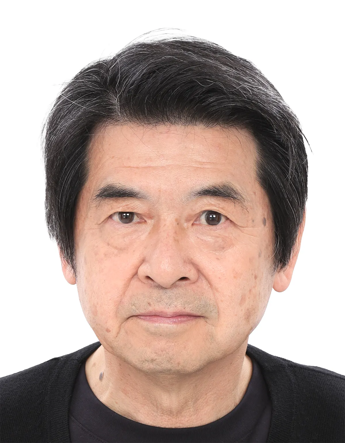 60代男性のパスポート用証明写真修正のビフォー