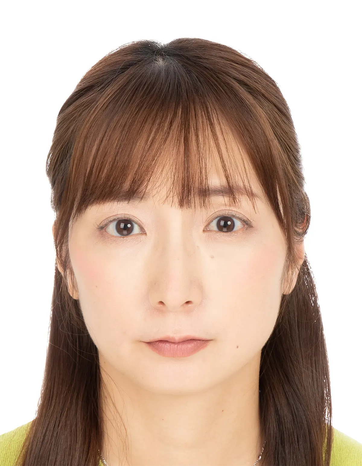 30代女性のパスポート用証明写真修正のビフォー