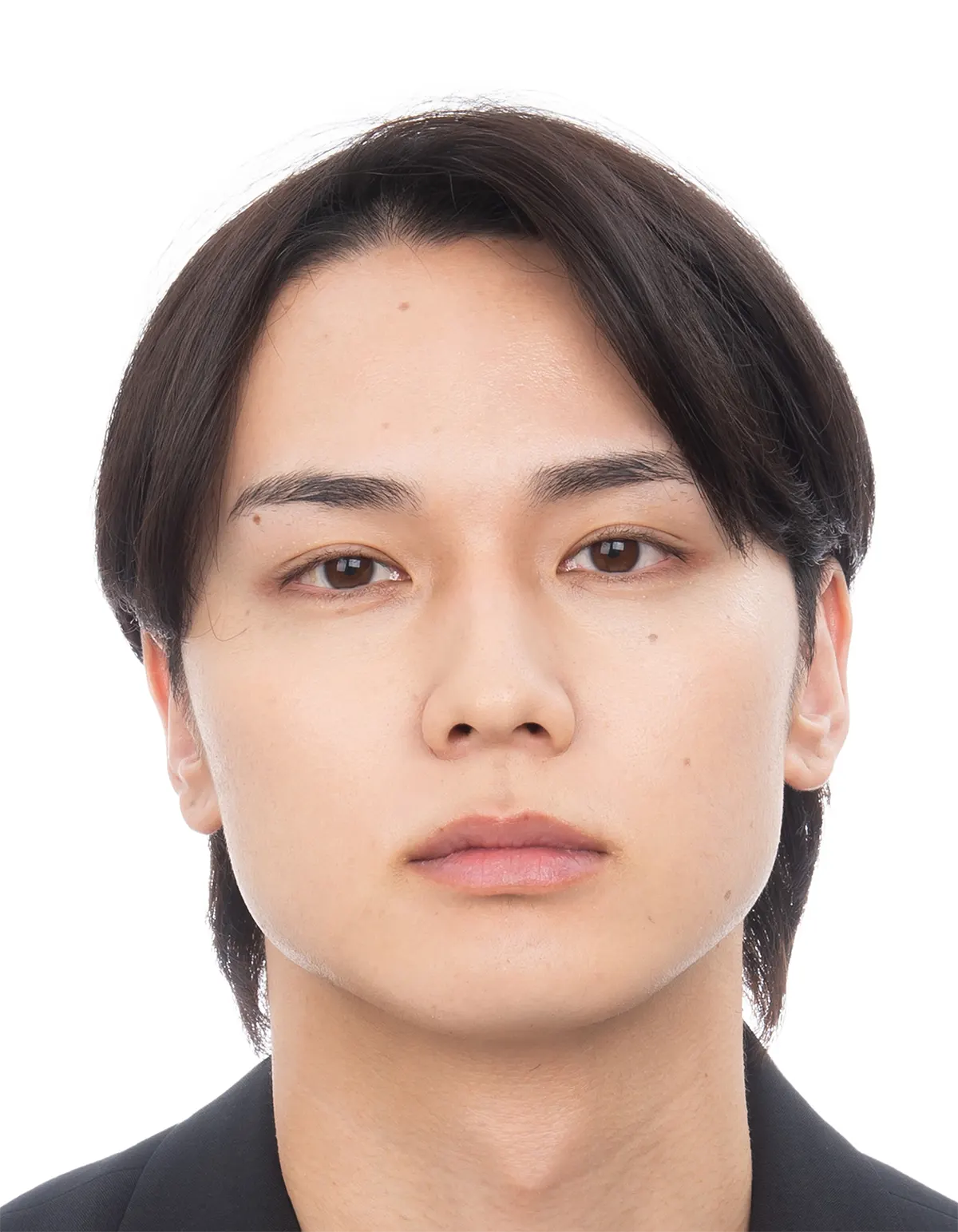 20代男性のパスポート用証明写真修正のビフォー