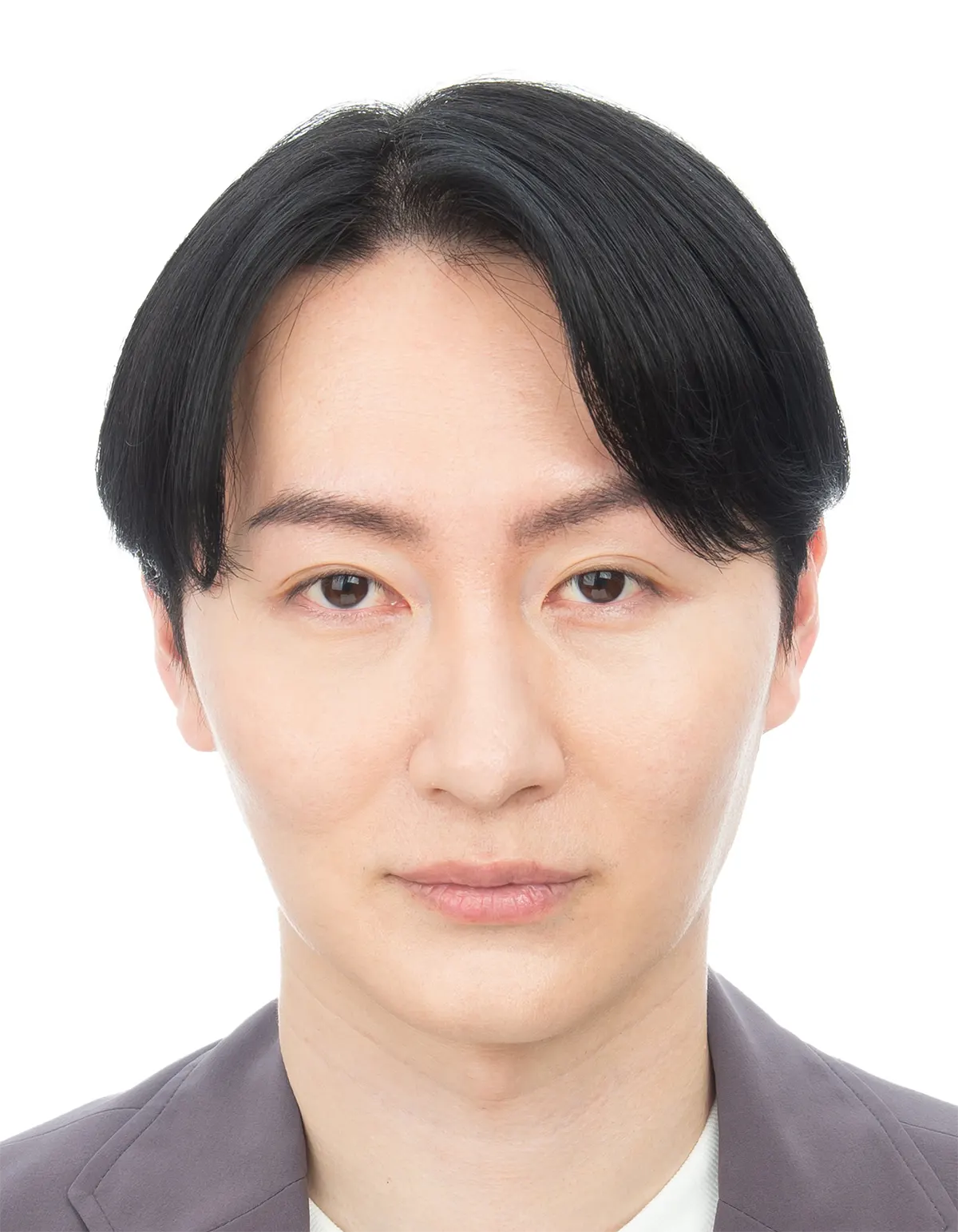 30代男性のパスポート用証明写真修正のビフォー