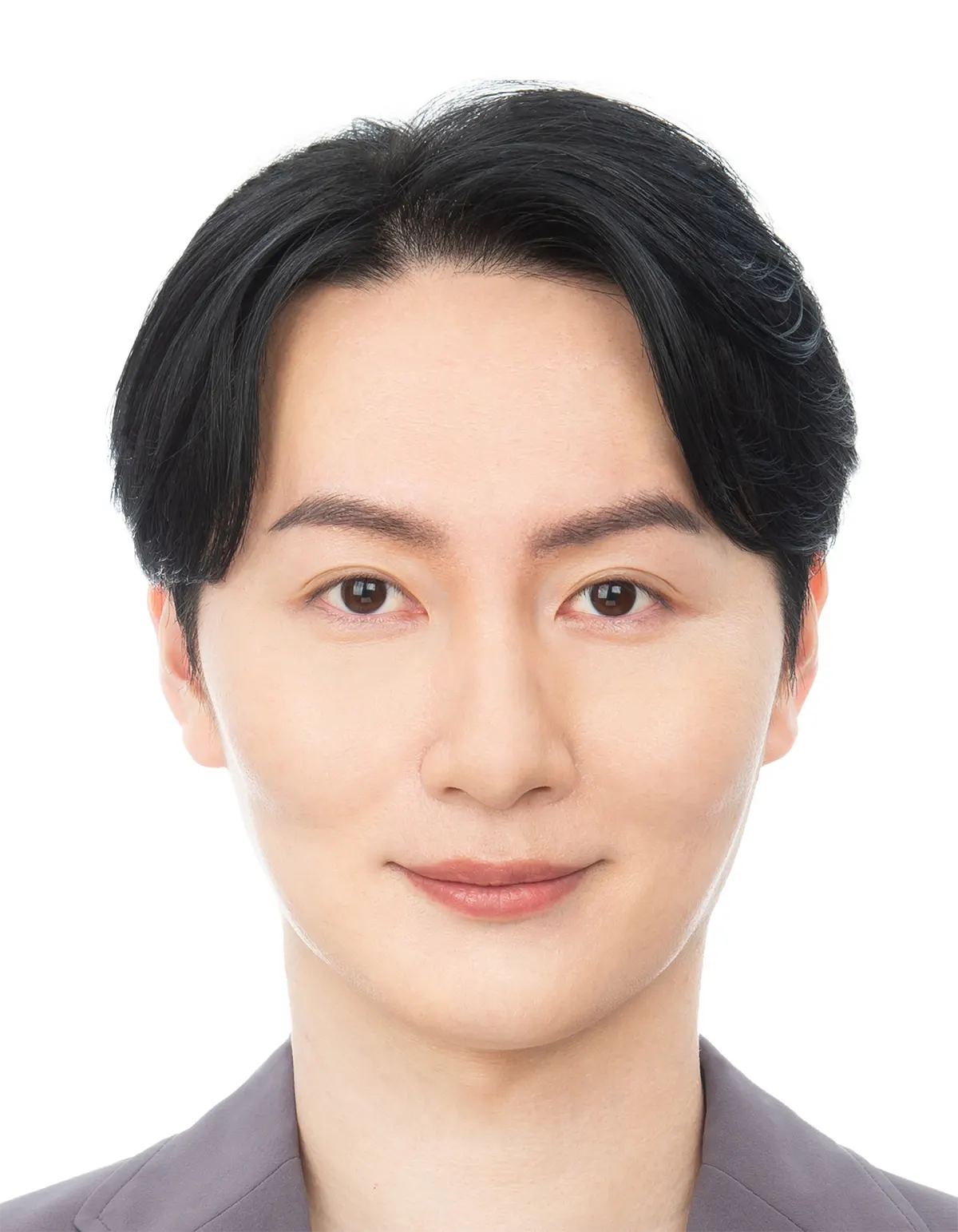 30代男性のパスポート証明写真修正のアフター