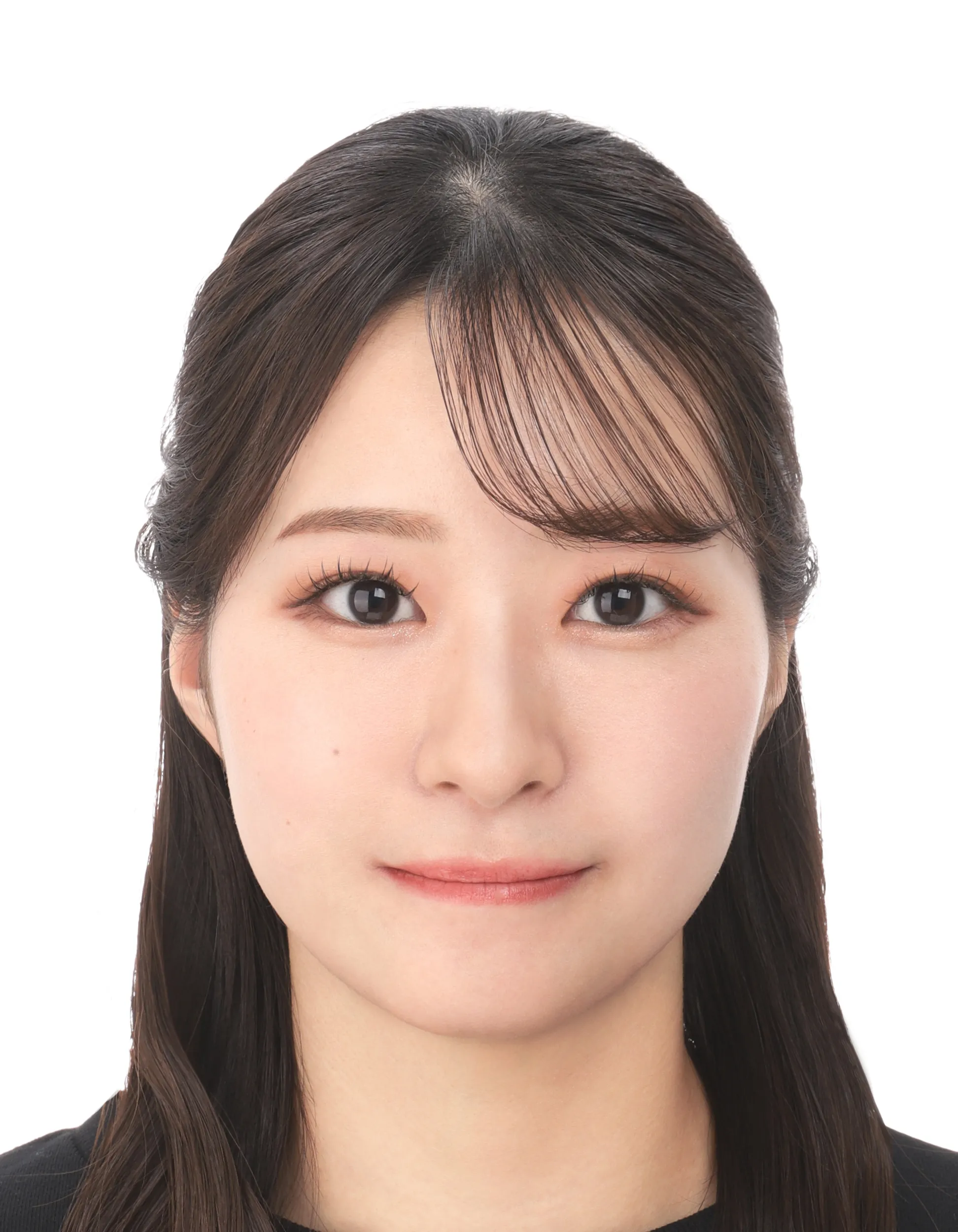 女子就活生のプロがヘアメイクして、撮影指導をした証明写真のアフター