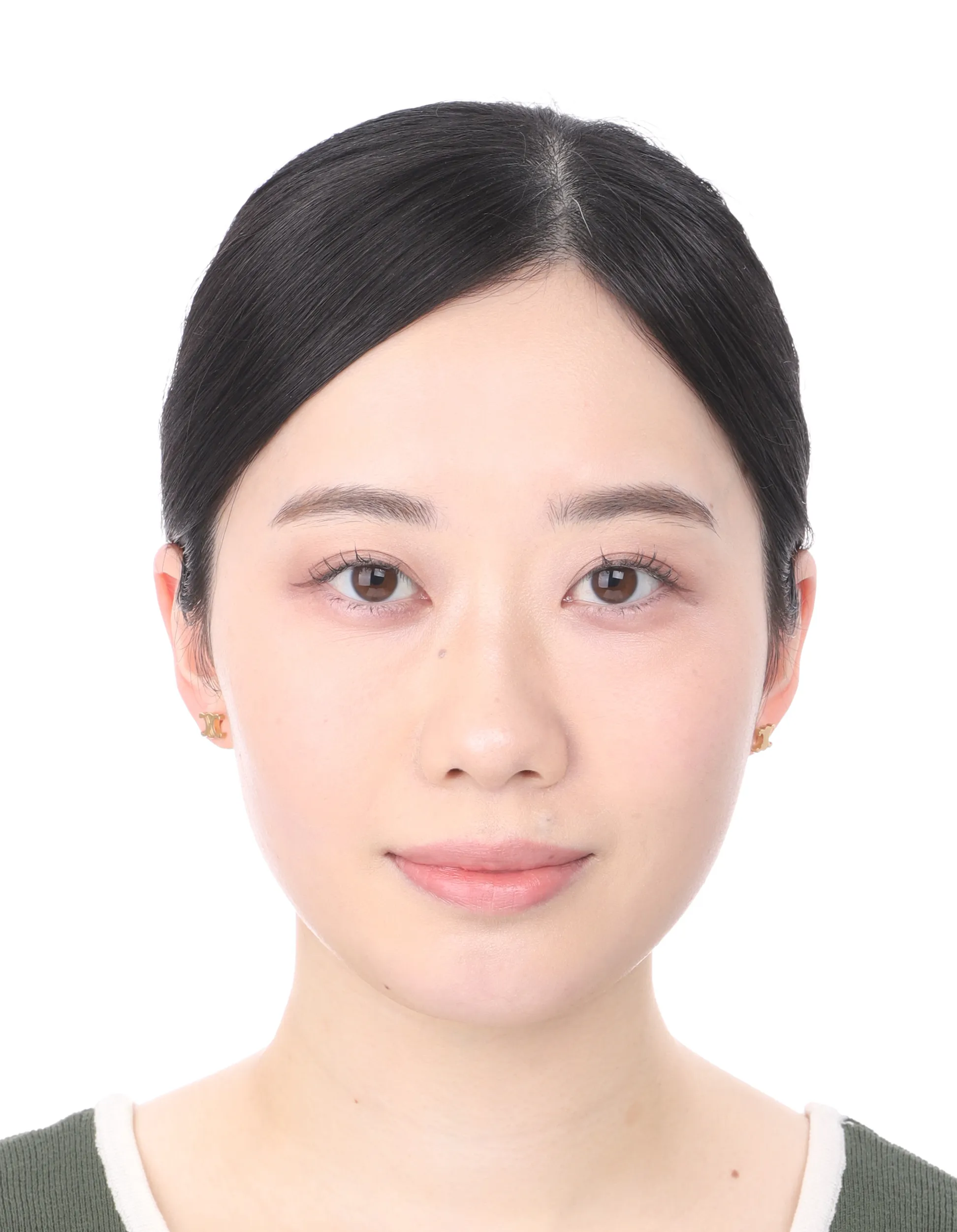 女子就活生の証明写真のビフォー